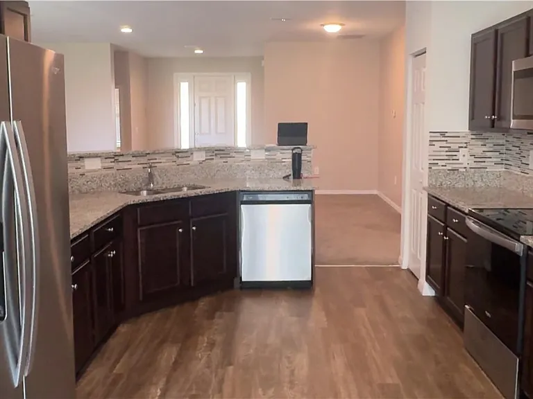 1473 Bush St W — Photo 3