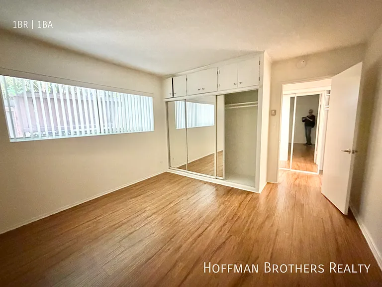 919 N Alfred St #105 — Photo 4