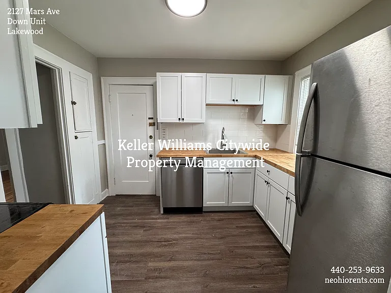 3 bedroom with a den 2 full bath up unit in Lakewood — Photo 13