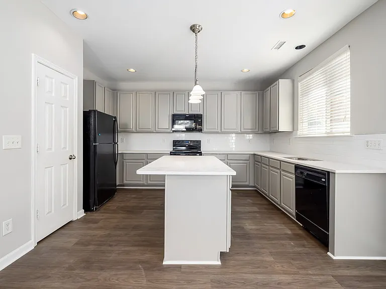 3030 Remington Oaks Cir — Photo 17