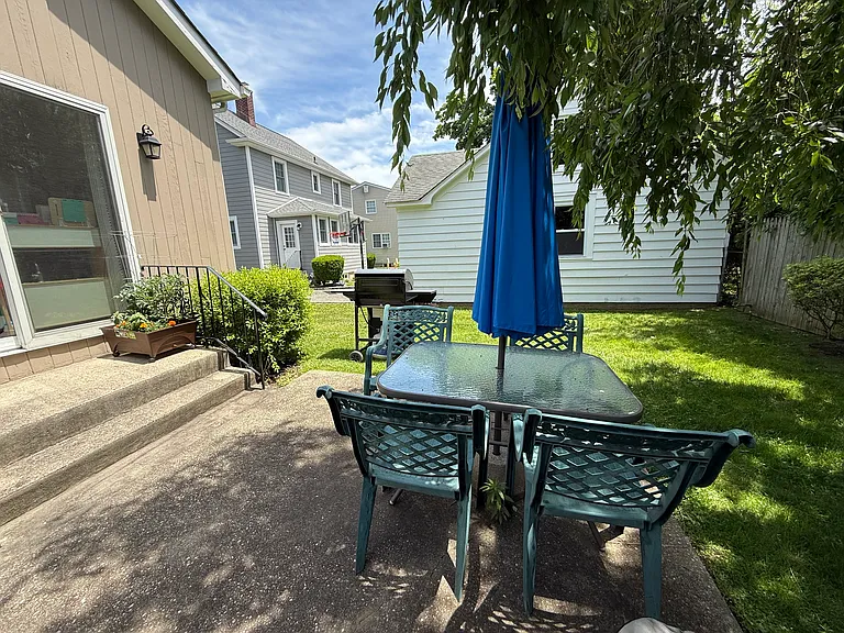 9 Linden Pl — Photo 32