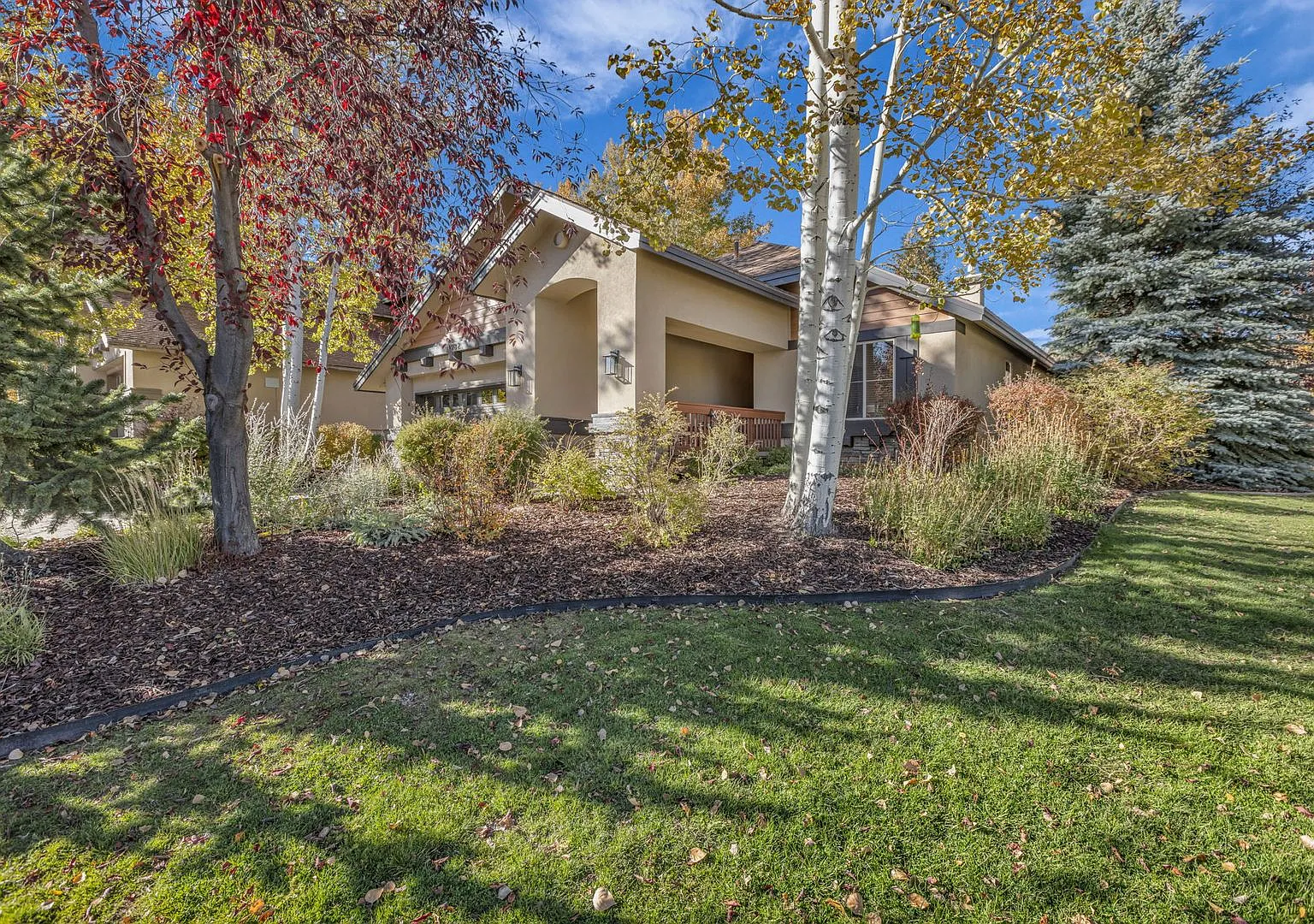 Single level Willowdraw Cottage in Sunpeak — Photo 3