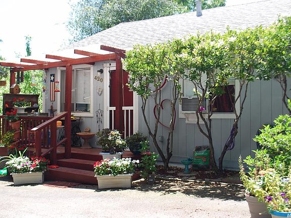 3rd image of 420 Earl Ave