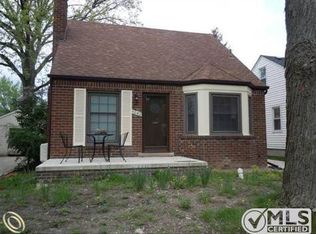 1242 Roslyn Rd, Grosse Pointe Woods, MI 48236