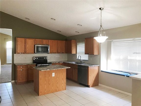 5th image of 941 Maple Creek Dr