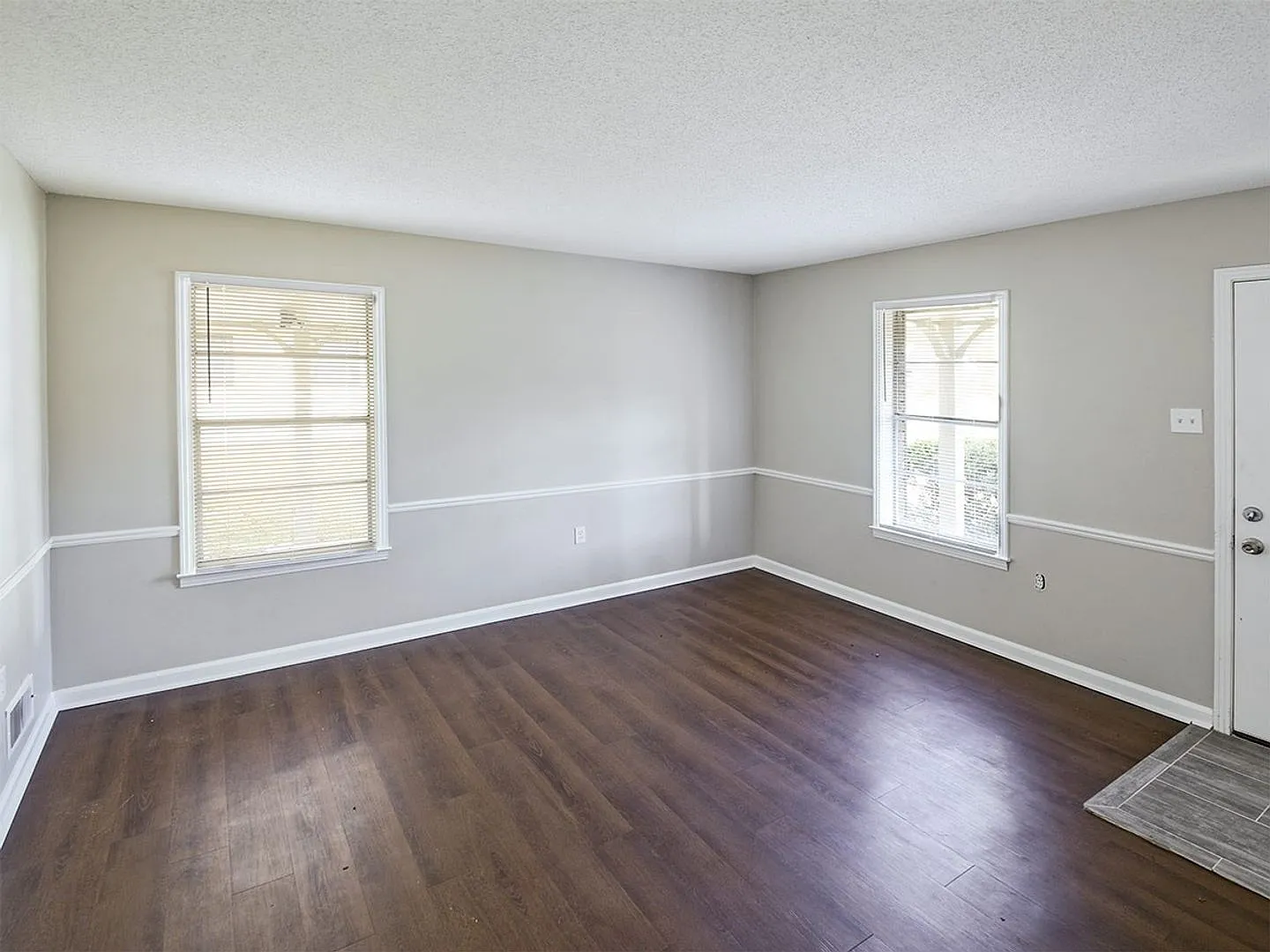 Fully updated 3 bed, 1.5 bath home with wonderful curb appeal north of Memphis. — Photo 3
