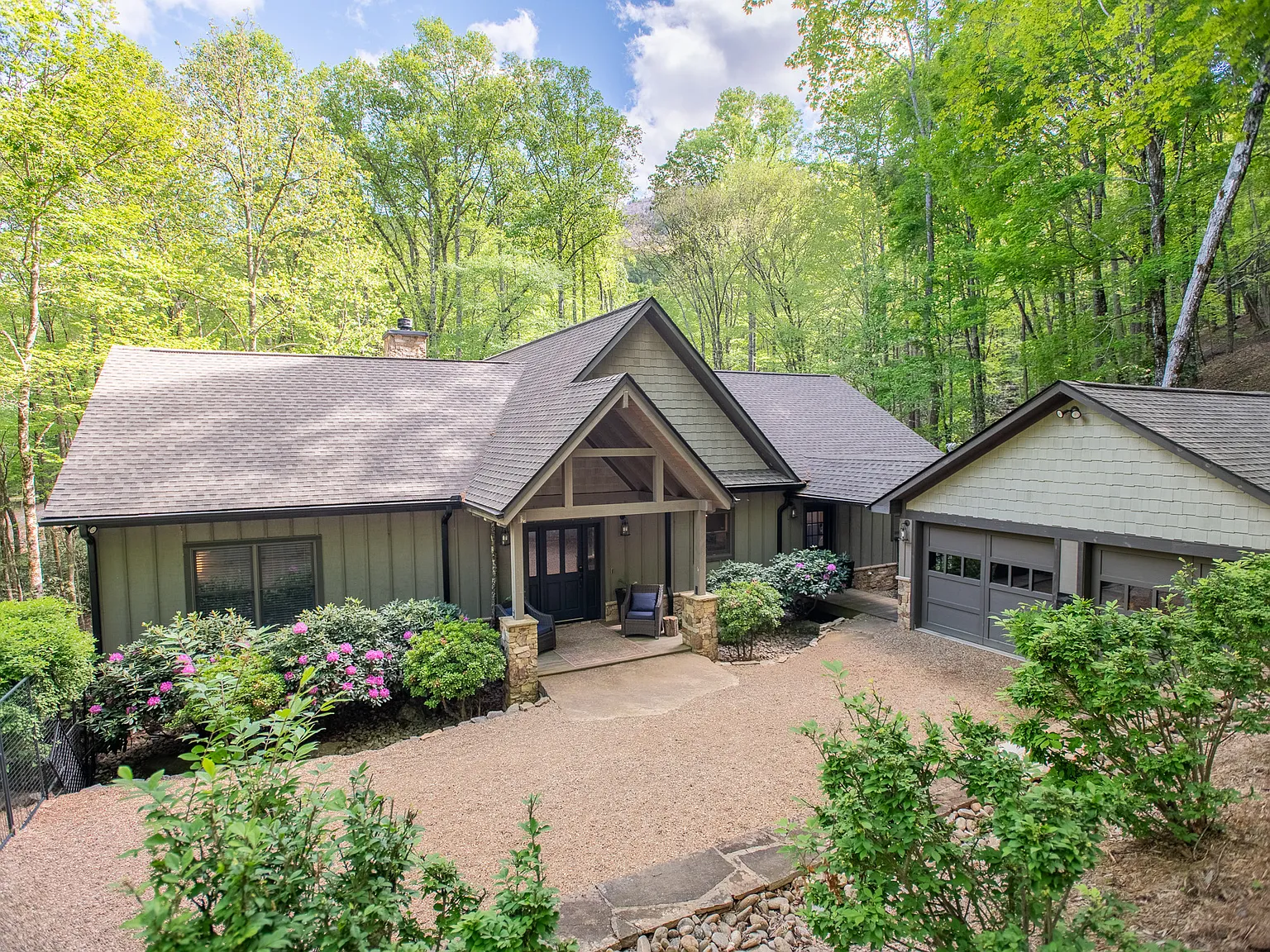 350 Celo Cove Rd — Photo 2