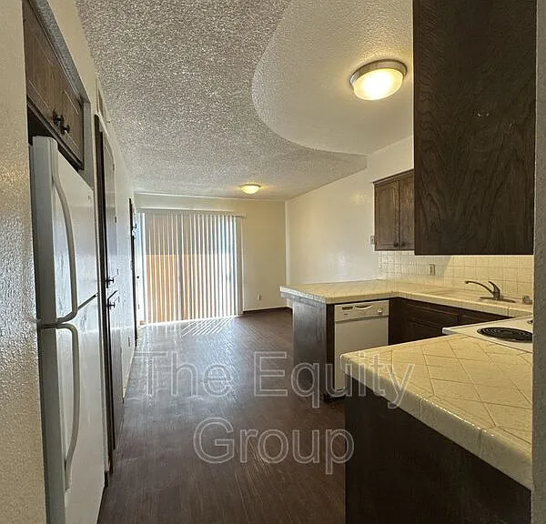 1861 Emma Lee Ln — Photo 4