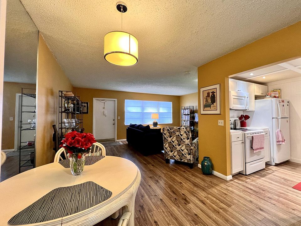 1st image of 318 Southampton A