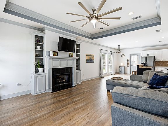 4th image of 10327 Springvalley Ave