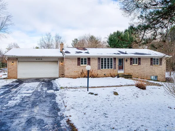 4050 S Cemetery Rd, Fowlerville, MI 48836