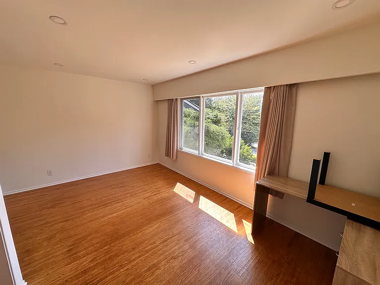 4409 Marine Dr — Photo 15