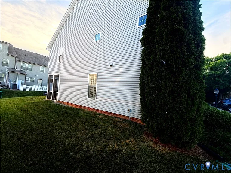 8217 Center Path Ln — Photo 2