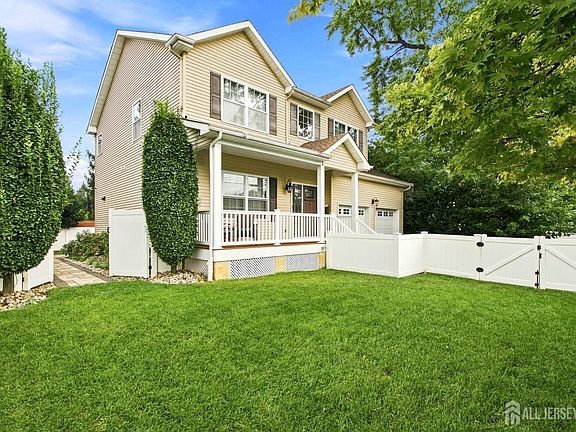 2nd image of 18 Kendall Rd