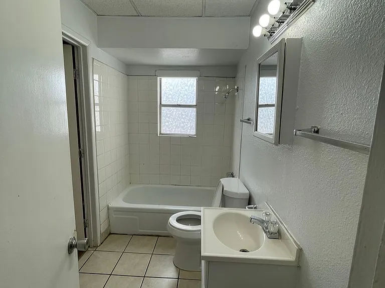 102 S Commonsway Dr #C — Photo 10