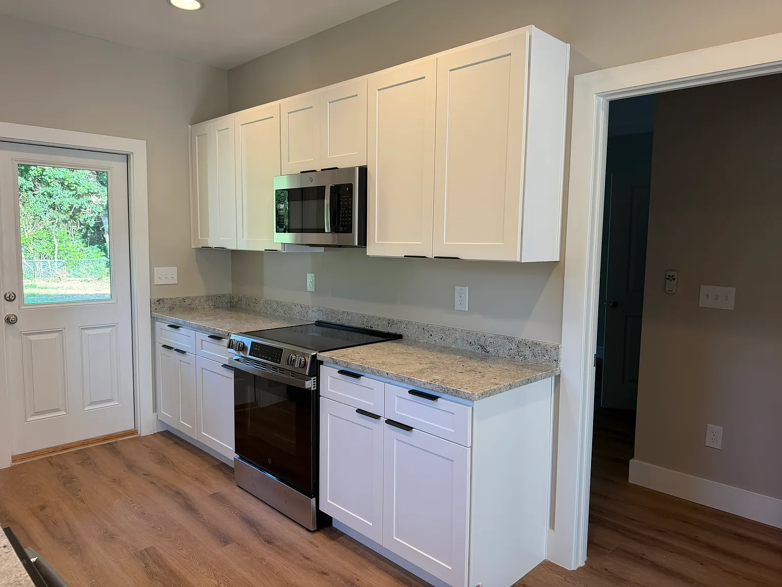 160 Sharon Dr — Photo 3