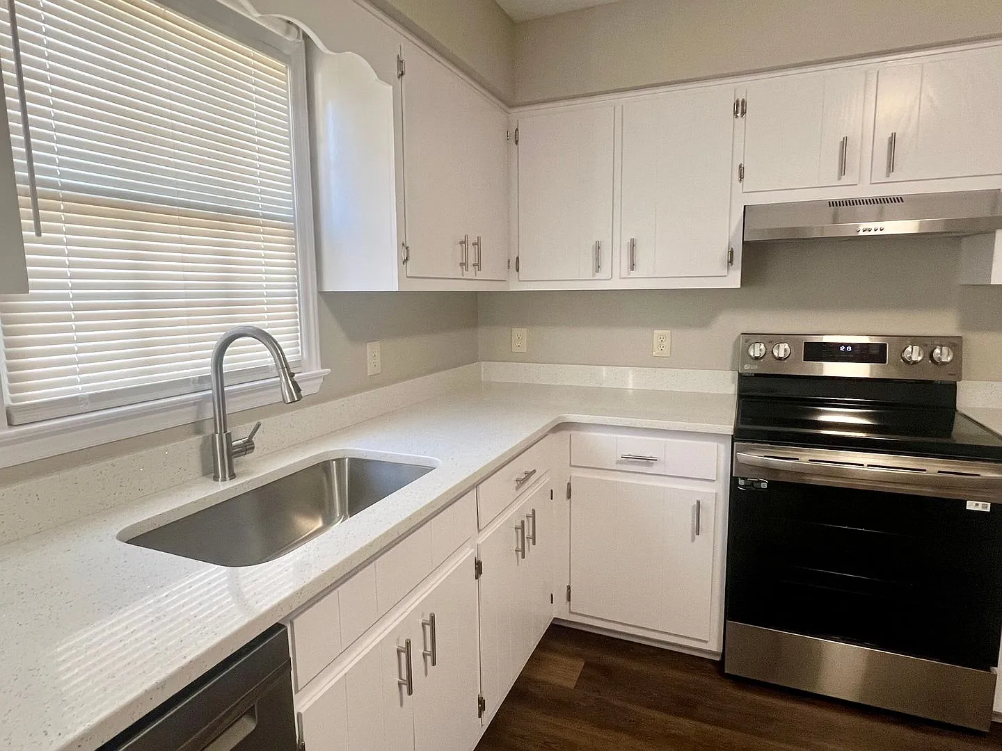 303 Dare St — Photo 2