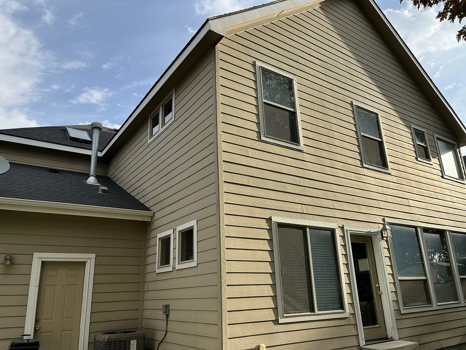 3 bed, 2.5 bath, 2648 sqft, $2,600 — Photo 3