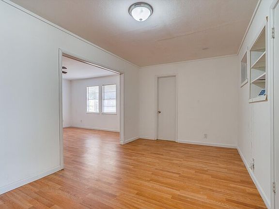 4th image of 2016 Menefee St
