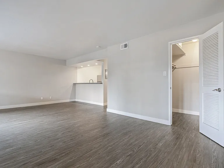 Reserve at Walnut Creek — Photo 28