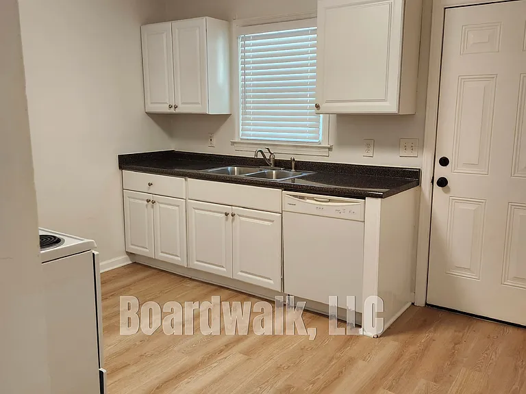 28 Orlando Ave — Photo 5