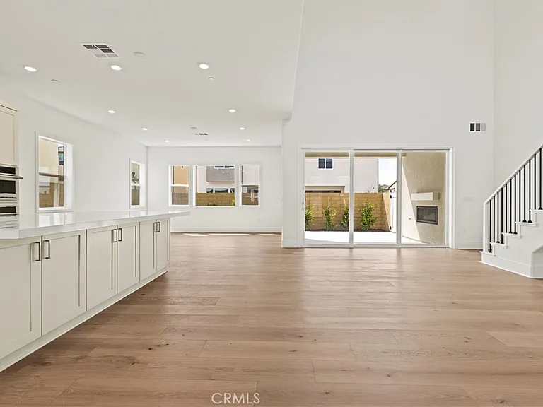 402 Shrike — Photo 43