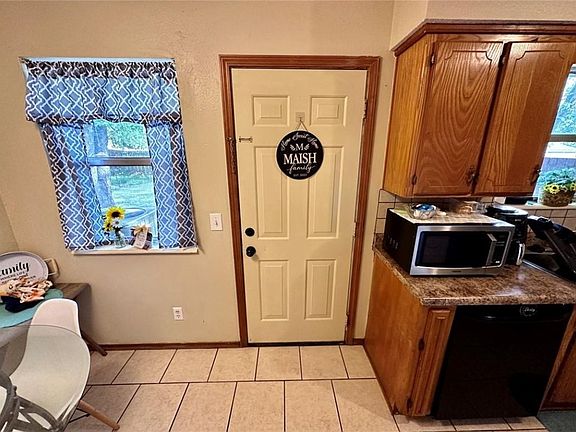 2nd image of 1406 & 1408 W Persimmon St
