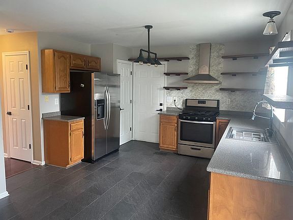 4th image of 2573 Douglas Ln