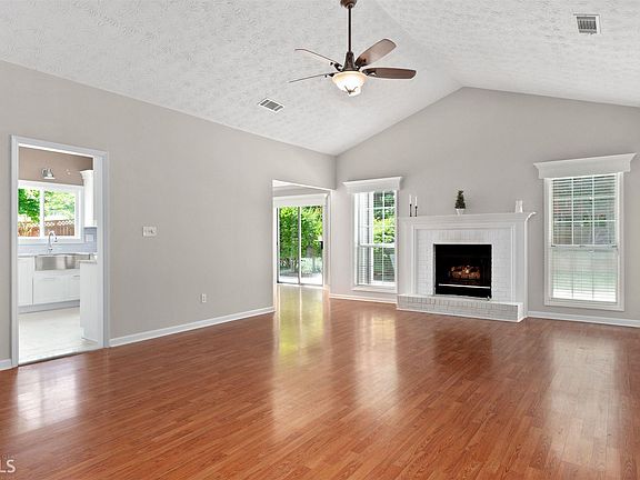 3rd image of 210 Weatherly Dr