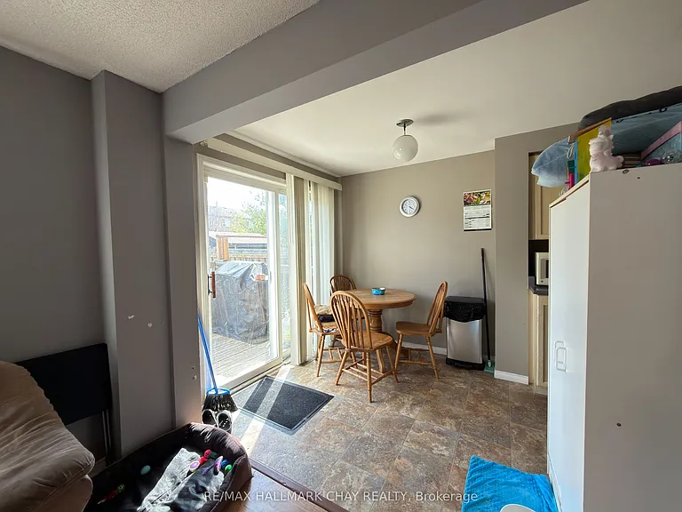 207 Tunbridge Rd — Photo 6