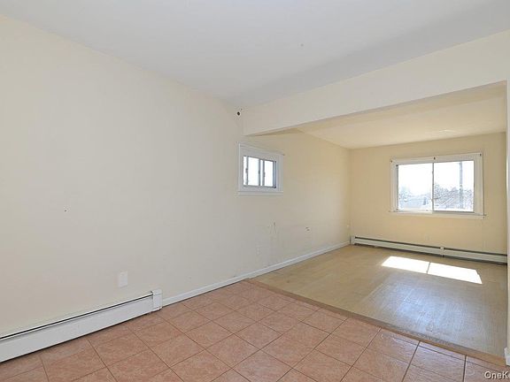 4th image of 313 Warren Street