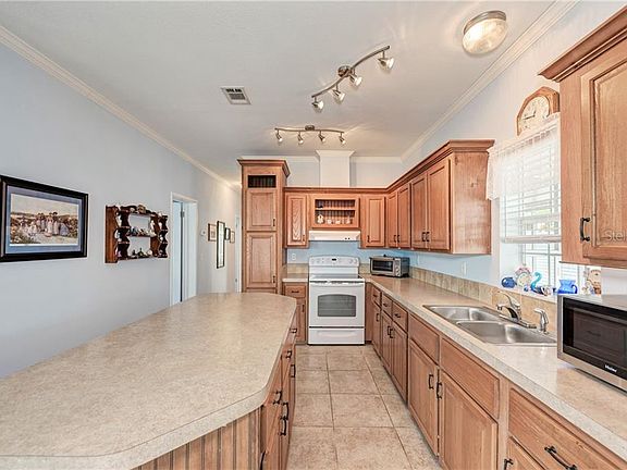 5th image of 621 Lily Of The Valley Dr
