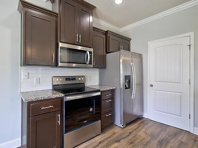 554 Fairview Cir — Photo 11
