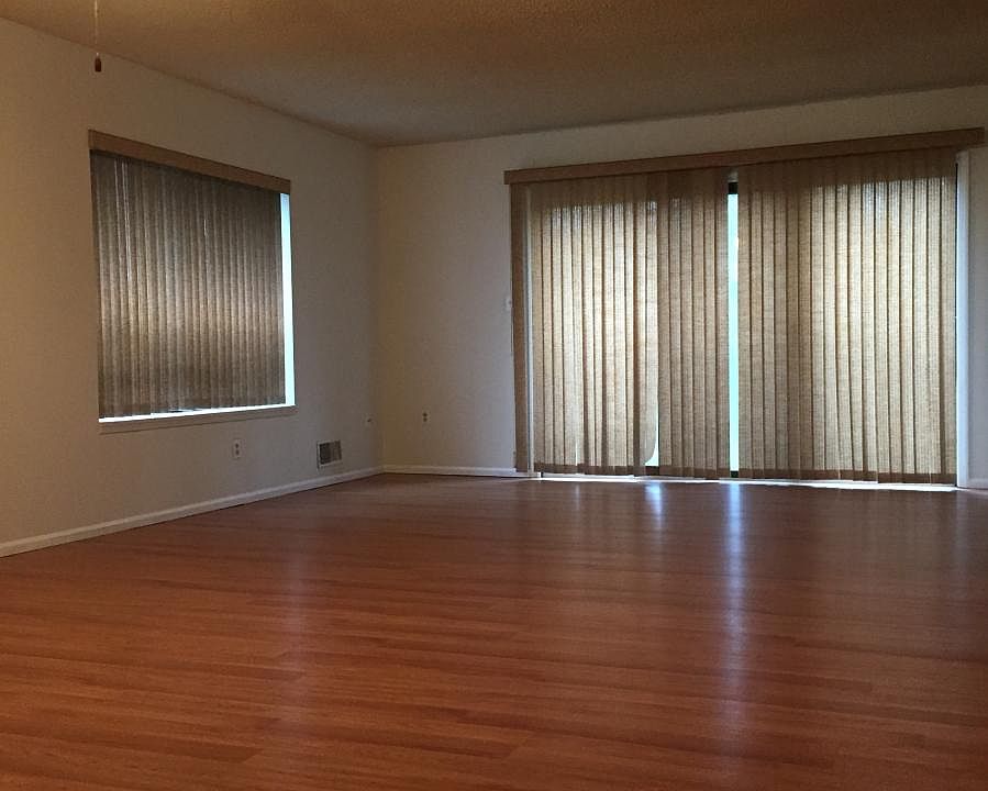 2nd image of 14 Breckenridge Pl