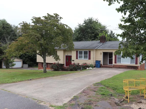 3237 Sourwood Ridge Rd, Lenoir, NC 28645
