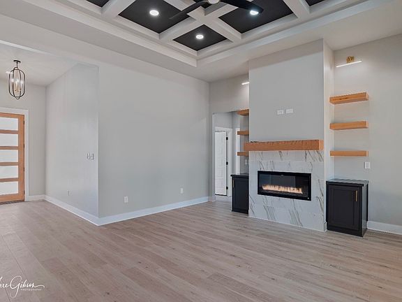 4th image of 371 Ridge Dr