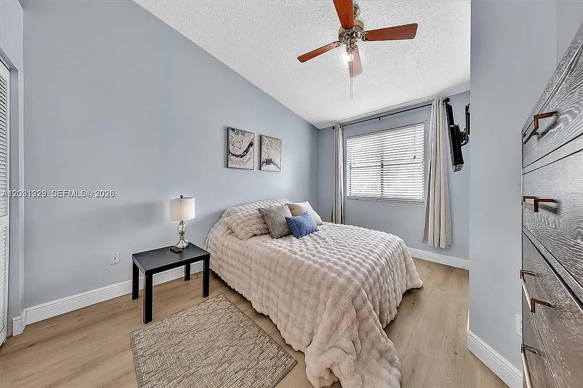 1408 NW 126th Ave — Photo 2