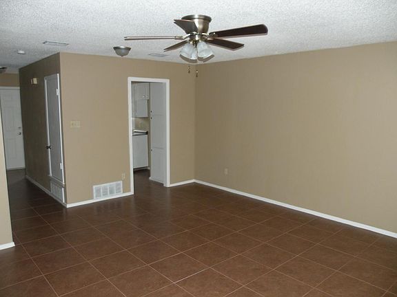 5th image of 944 Southmoor Dr