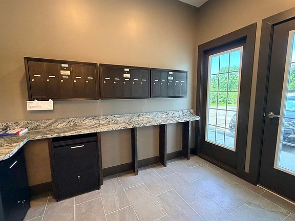 5th image of 384 Main St #207