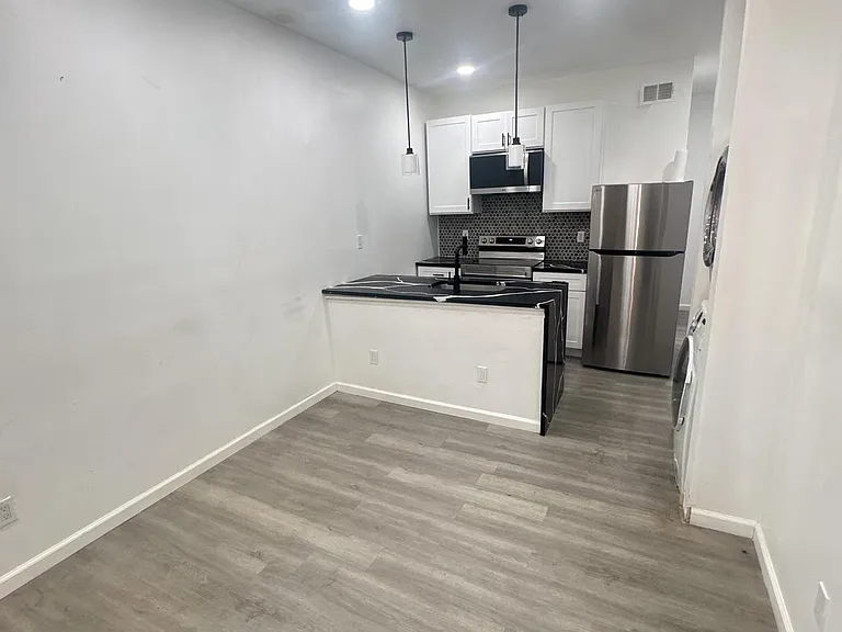 2328 Nicholas St — Photo 10