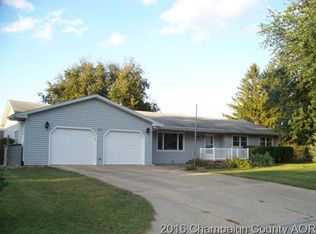 905 Crestview Ln, Monticello, IL 61856