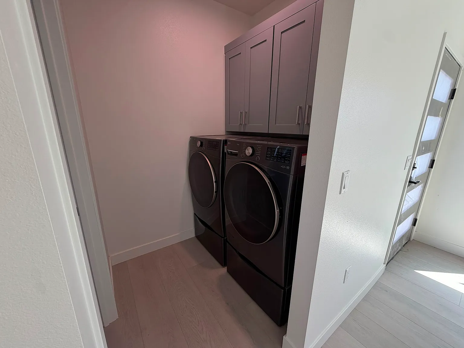 2 bed, 800 sqft, $3,000 — Photo 4