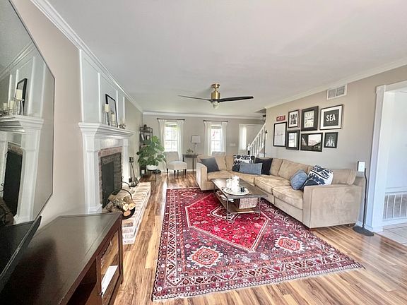 3rd image of 113 Long Pointe Dr