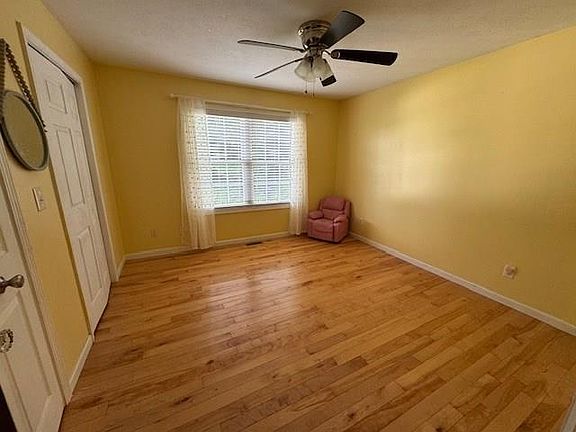 5th image of 214 Skyview Dr