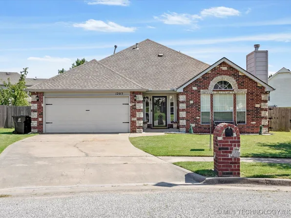 1205 W Quincy St, Broken Arrow, OK 74012
