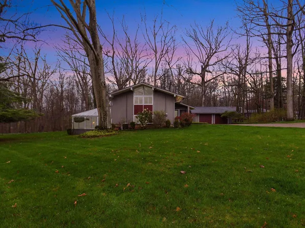 212 Kokosing Dr, Gambier, OH 43022
