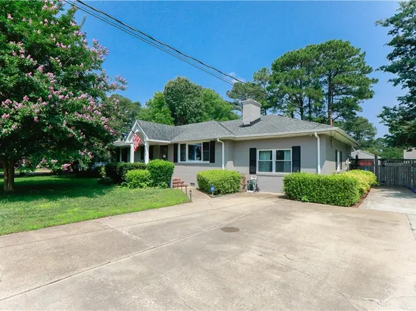 217 Essex Dr, Chesapeake, VA 23320