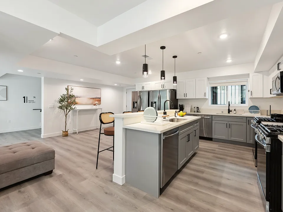 1299 W 36th Pl