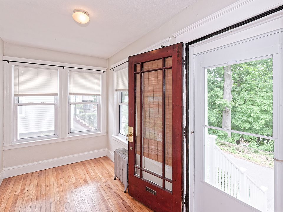 Mudroom, reading nook or small office area