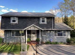 136 Flat Top Lake Rd, Ghent, WV 25843